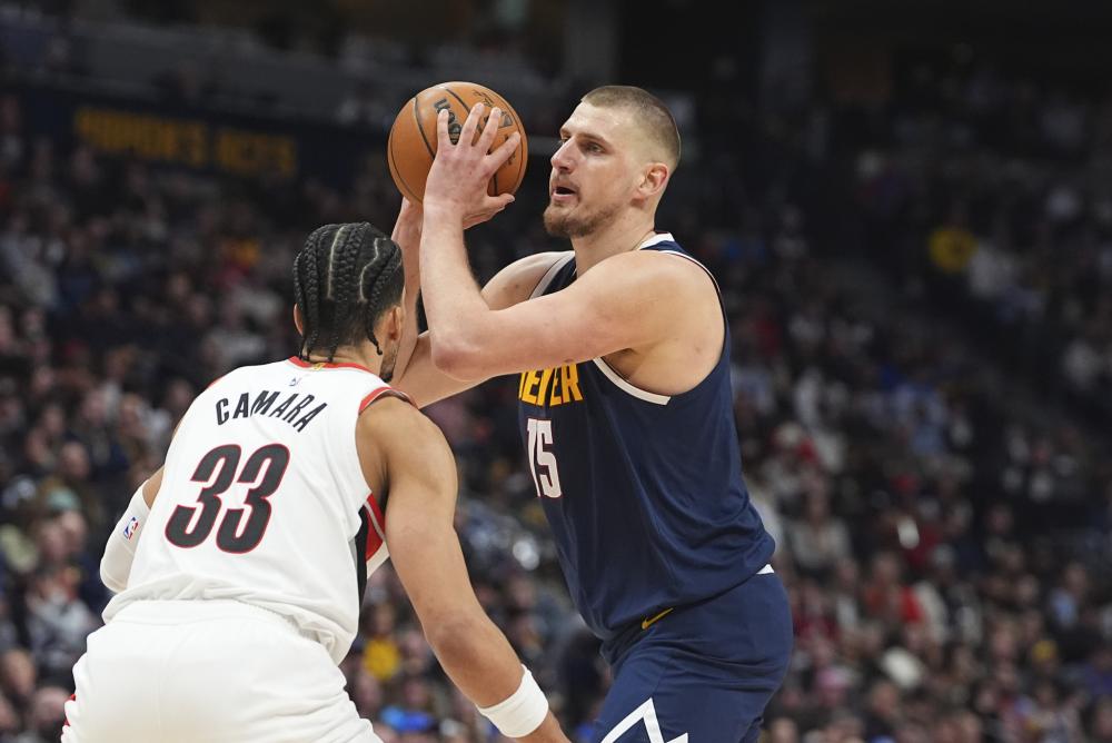 面对多名防 面对多名防